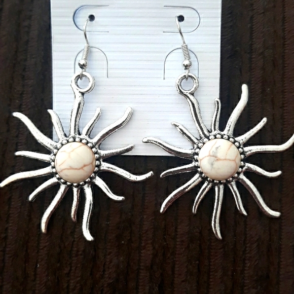 Source Unknown Jewelry - 2x*Host Pick*Beautiful sun earrings